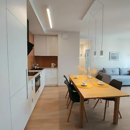 Capital - Towarowa *