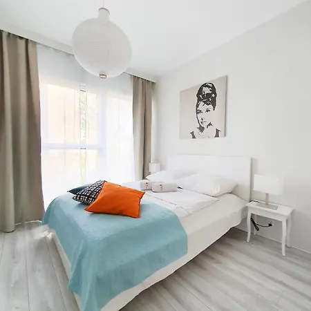 Capital - Towarowa Apartmán Poznaň