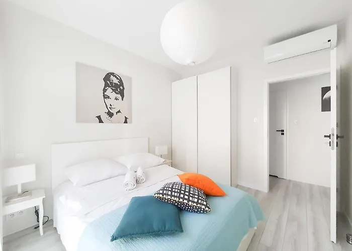 Capital - Towarowa 아파트