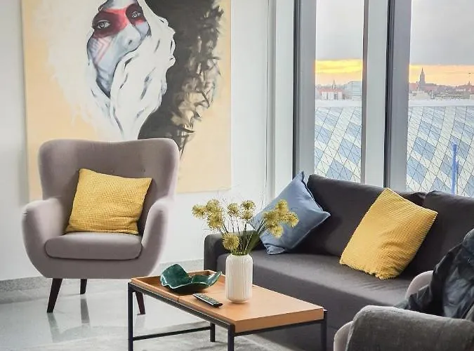 Capital - Towarowa 포즈난