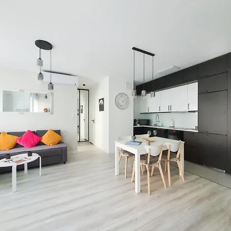 Capital - Towarowa *