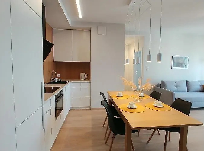 Capital - Towarowa *