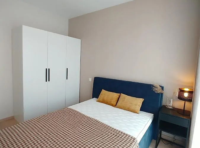 Capital - Towarowa * بوزنان