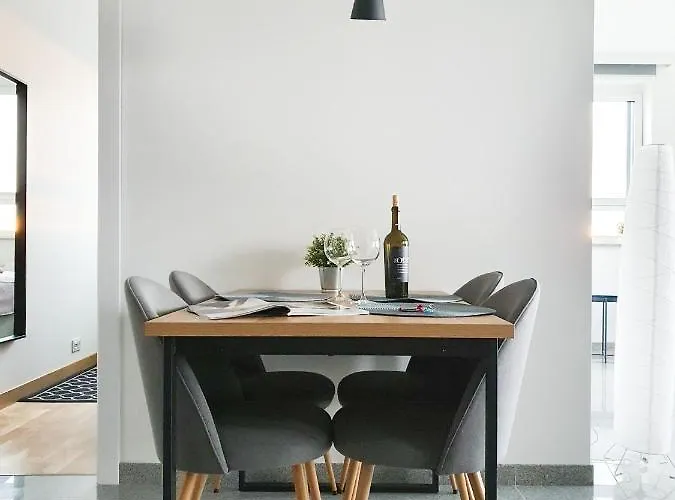 Capital - Towarowa * بوزنان