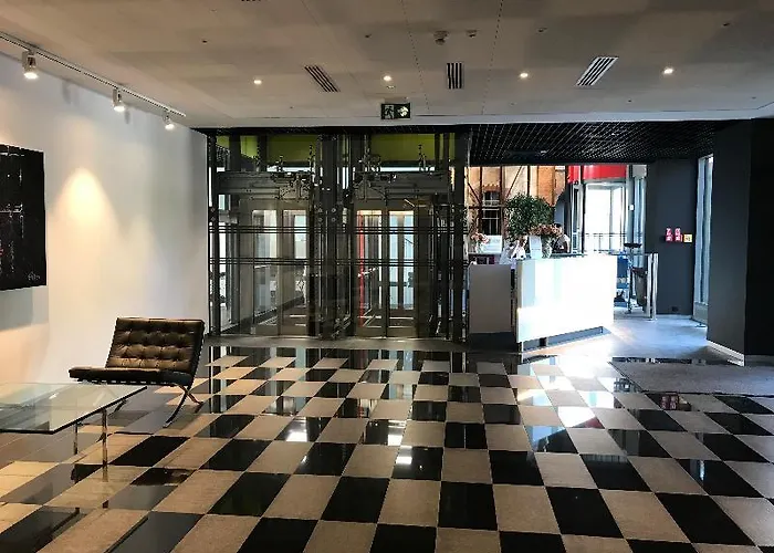 Capital - Towarowa *